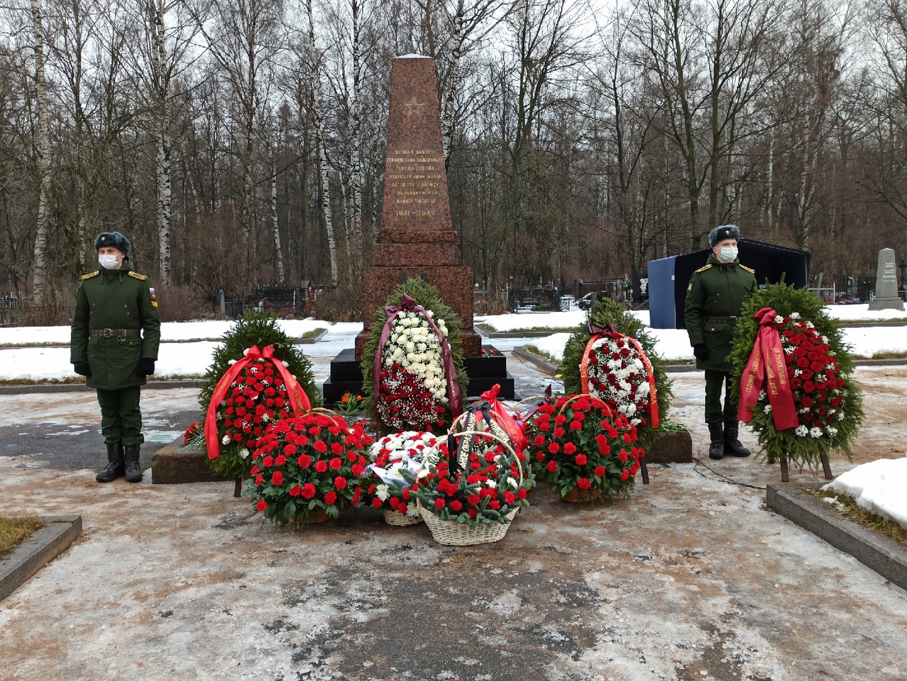 Торжественно-траурная церемония на Богословском кладбище.